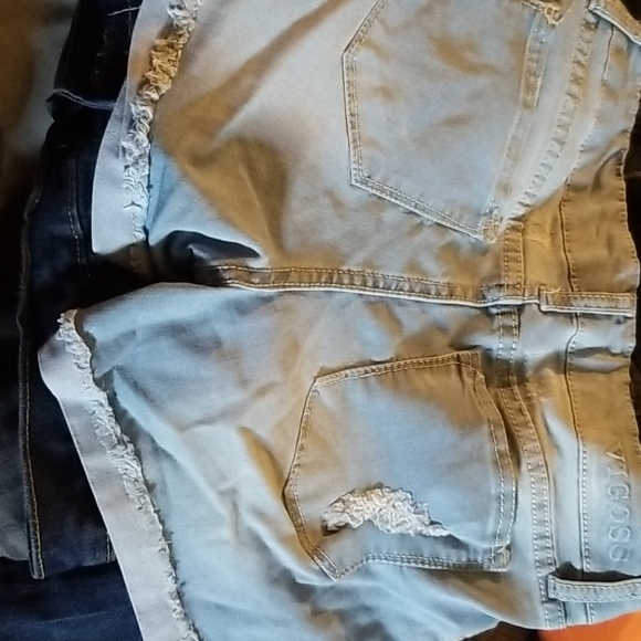 Adorable jean shorts never worn - Picture 4 of 4